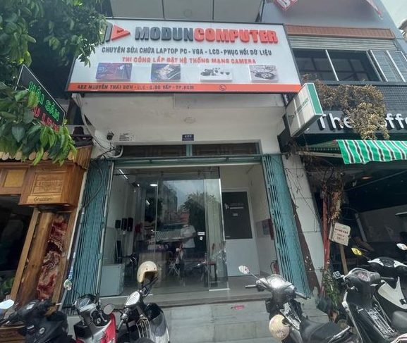 Bàn phím laptop thường được tích hợp trực tiếp vào thân máy, có thiết kế nhỏ gọn và tiện lợi. Tuy nhiên, là một thiết bị được sử dụng nhiều nhất, bàn phím laptop cũng không tránh khỏi đôi lần bị hư hỏng.