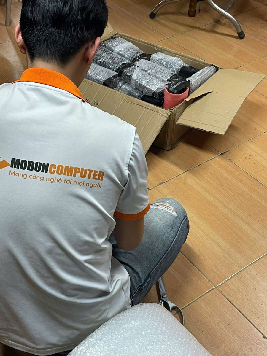 Khi máy tính gặp sự cố, việc tìm kiếm một dịch vụ sửa máy tính chất lượng và thuận tiện là vô cùng quan trọng. Modun Computer – đơn vị chuyên sửa máy tính tận nơi tại TP.Hồ Chí Minh