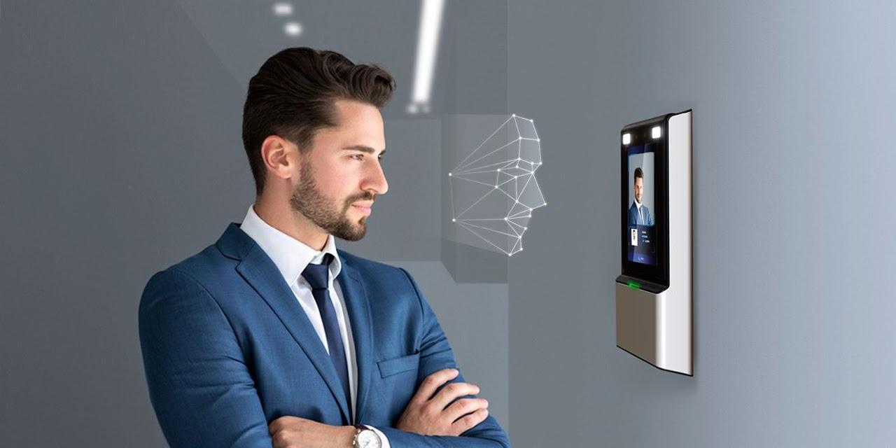 Tìm hiểu thiết bị phụ trợ phần mềm quản lý là gì, vai trò và các thiết bị phổ biến như Face ID, máy POS, máy quét mã vạch, cửa từ, máy in hóa đơn giúp doanh nghiệp quản lý hiệu quả và giảm thất thoát.