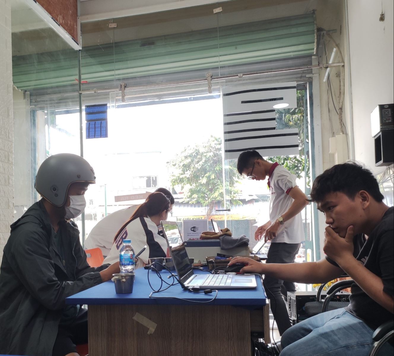 Cửa hàng ModunComputer chính là nơi bạn cần tới. Với dịch vụ sửa máy tinh, laptop giá rẻ lấy liền, Modun Computer – chuyên sửa máy tính tại nhà đã xây dựng uy tín và lòng tin của hàng ngàn khách hàng.