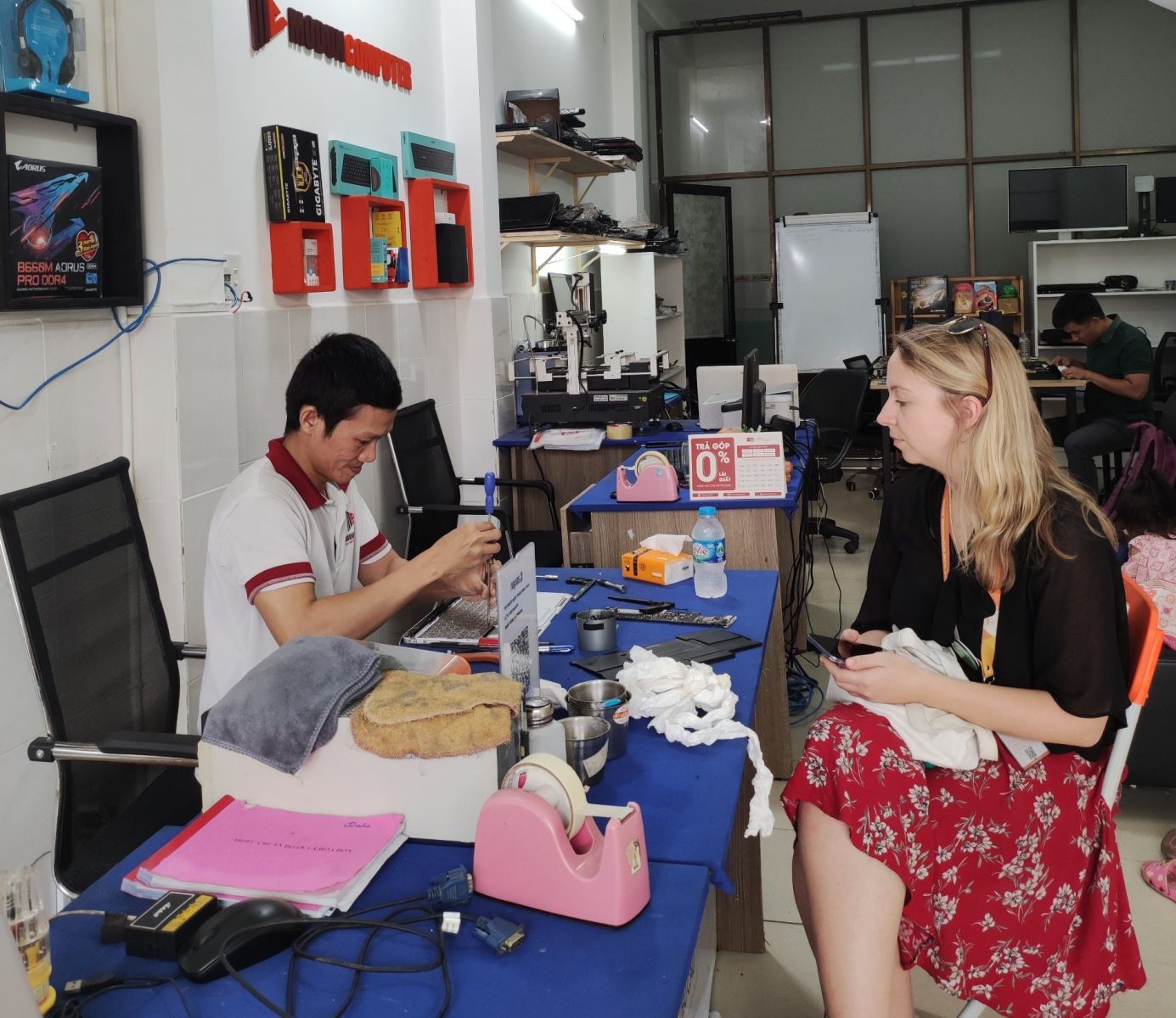 Khi máy tính gặp sự cố, việc tìm kiếm một dịch vụ sửa máy tính chất lượng và thuận tiện là vô cùng quan trọng. Modun Computer – đơn vị chuyên sửa máy tính tận nơi tại TP.Hồ Chí Minh